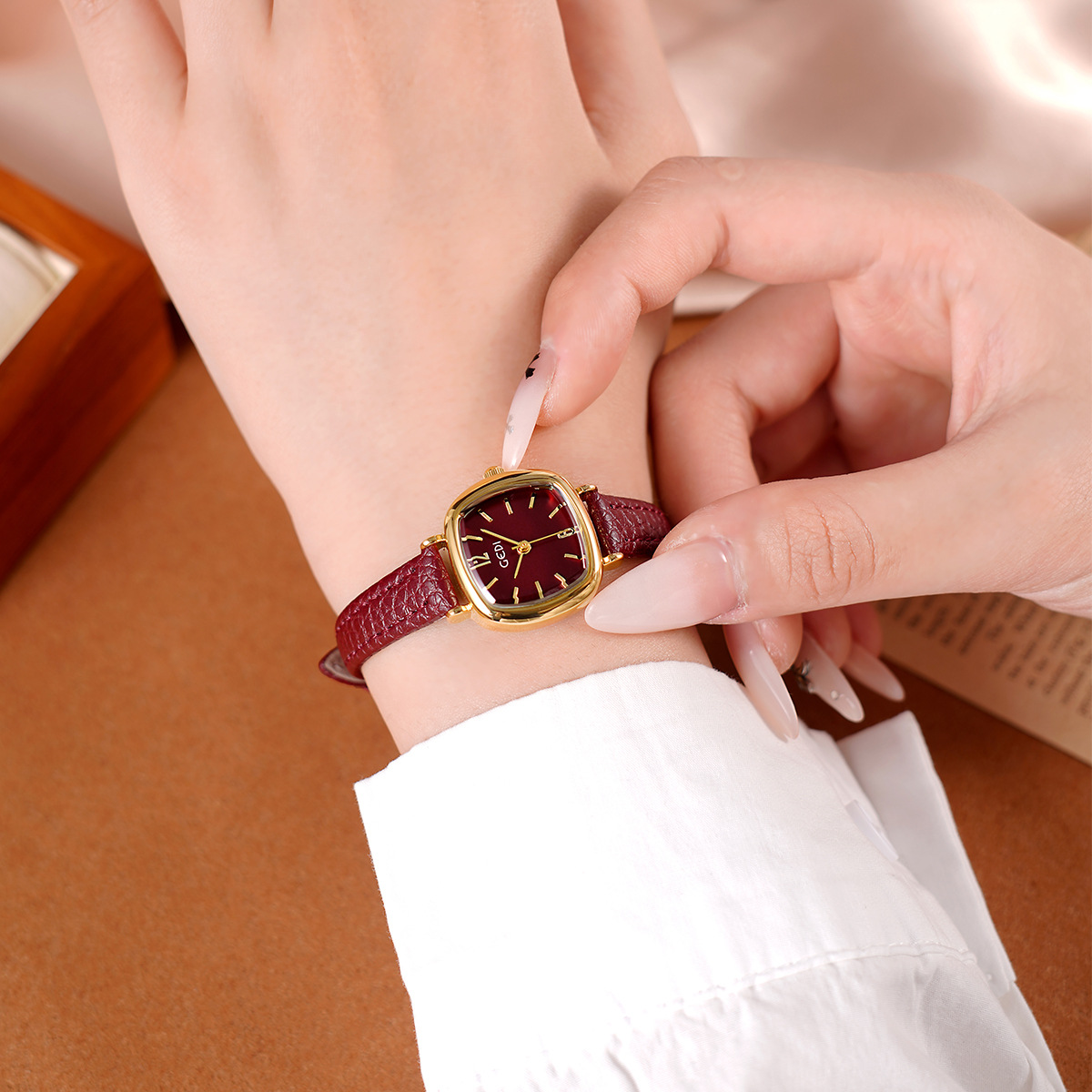 UTHAI 61018 CQ490 Simplicité,  - Luxury Watch Value avis et prix